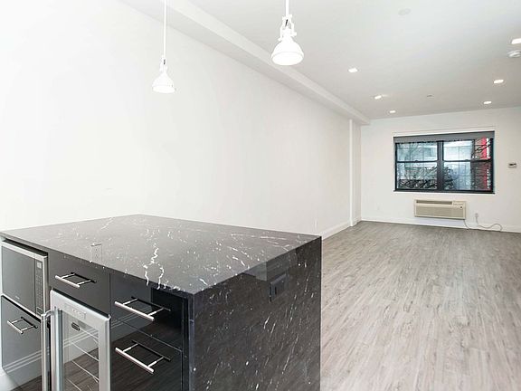 4th image of 139 Alexander Ave #3A