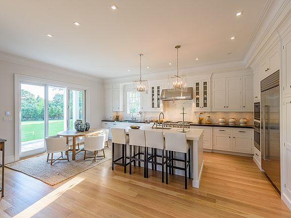 5th image of 22 Bay Ln