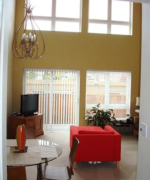 Capitol Steps Apartments & Furnished Suites — Photo 16