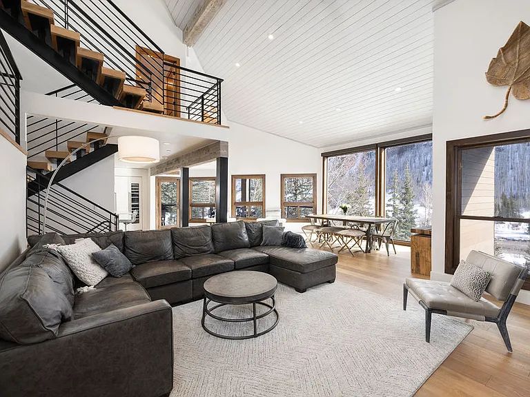 3245 Katsos Ranch Rd — Photo 2