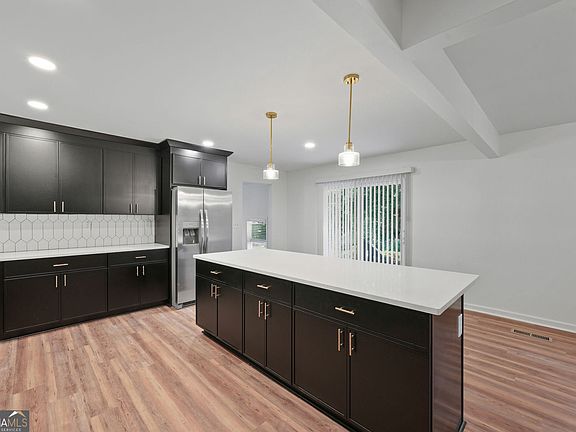 5th image of 1868 Fort Valley Dr SW