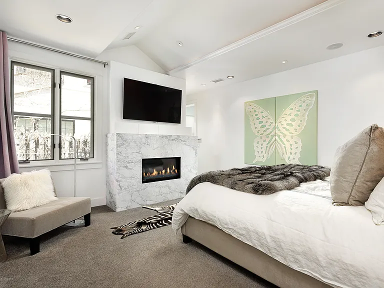 533 W Francis St — Photo 13