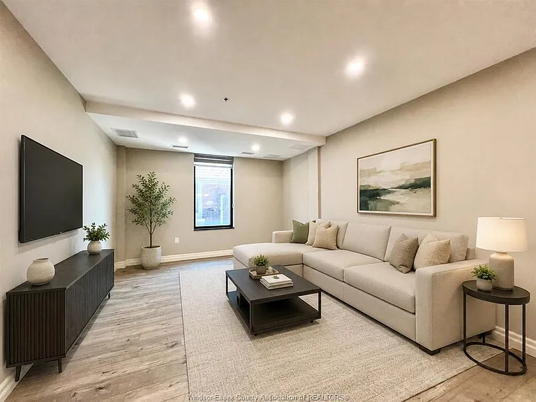 531 Pelissier St #205 — Photo 4