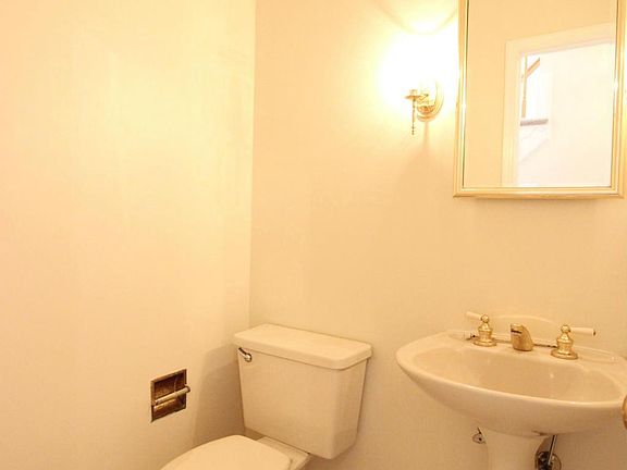3rd image of 1322 Summerfield Dr