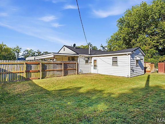 3rd image of 1853 Doris Ave