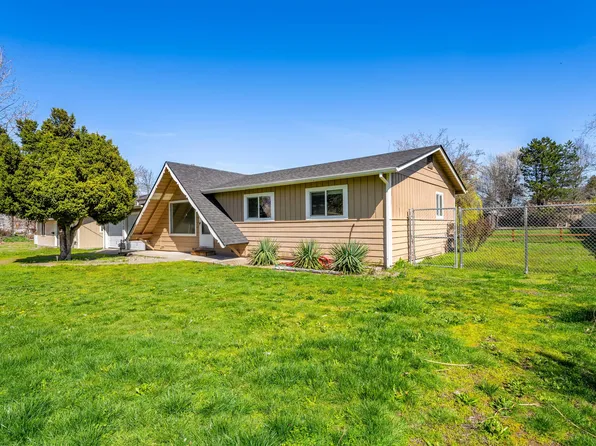1881 Regina Way, Grants Pass, OR 97527