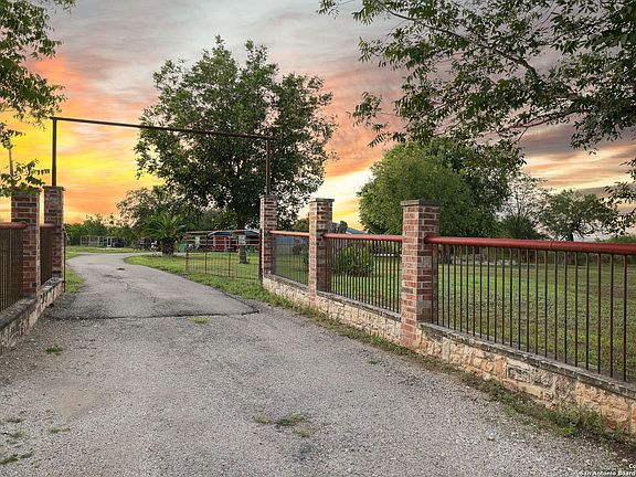 5th image of 699 COUNTY ROAD 381