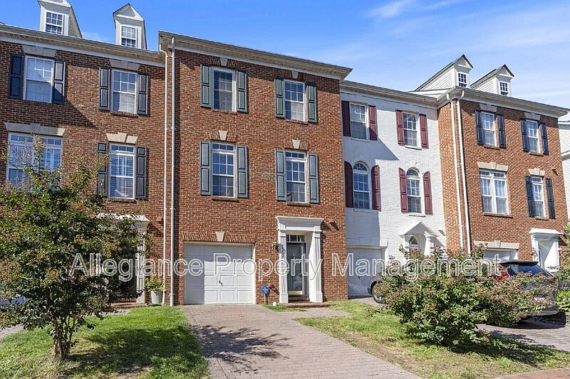 3 bed, 2.5 bath, 2116 sqft, $3,900 — Photo 4