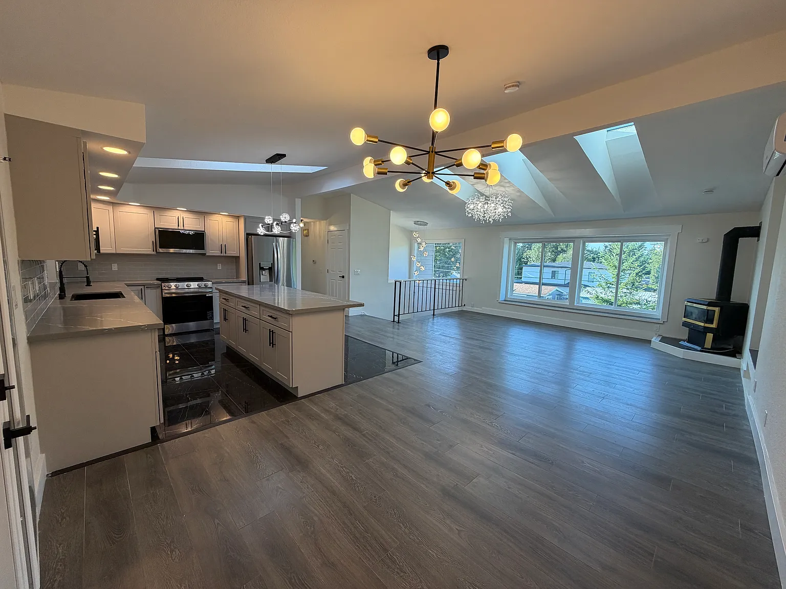 4 bed, 1300 sqft, $3,150 — Photo 2