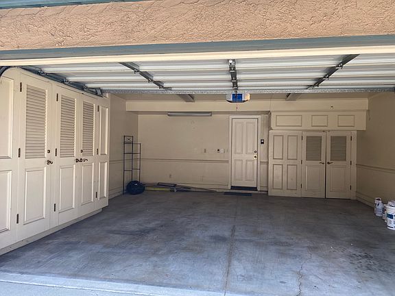 3rd image of 305 Whispering Pine Ln