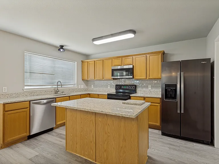 1817 Heron Dr — Photo 9