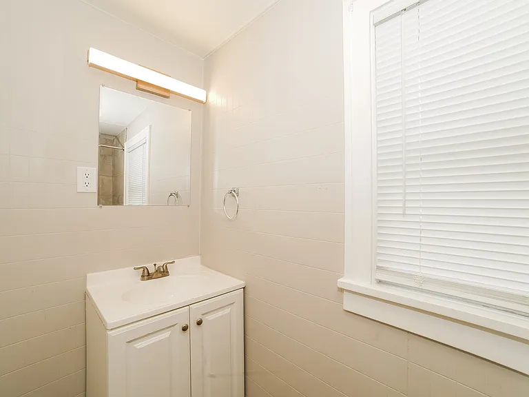 1078686_029_bathroom_13538890.jpg