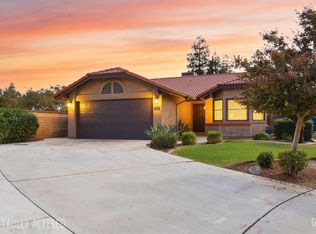 9701 Cimarron Trails Dr, Bakersfield, CA 93311