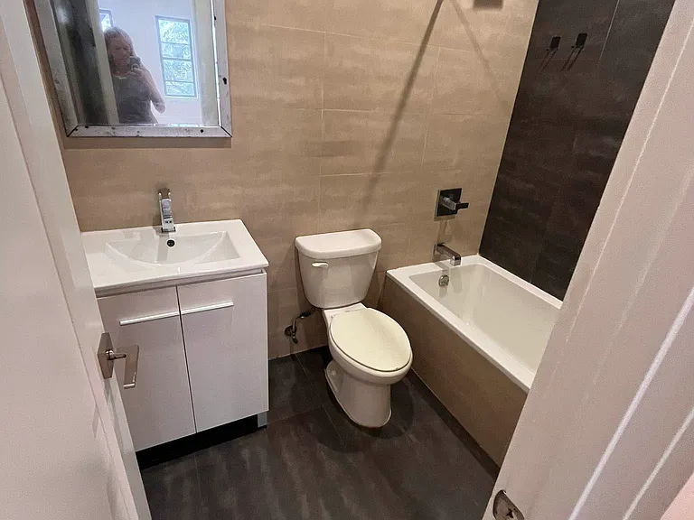 127 Kingston Ave #2R — Photo 8