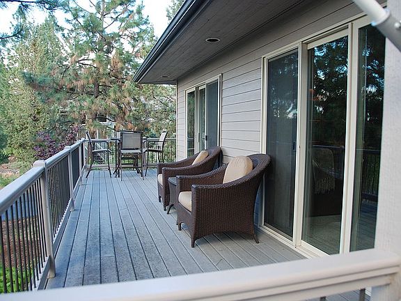 Front Deck w/ Mtn Views