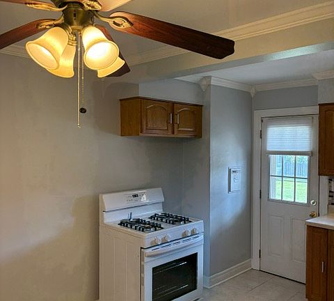 5th image of 77 Portland St