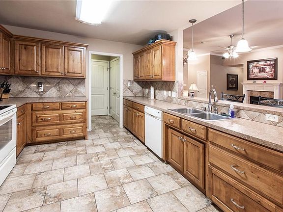 5th image of 630 Bronzewood Ln