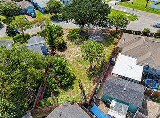1908 Neumann Dr, Galveston, TX 77551