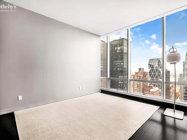 157 West 57th Street image 13 of 18