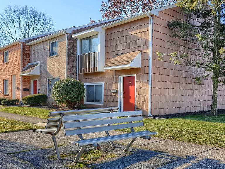 Briarcrest Gardens Apartments & Townhomes — Photo 19