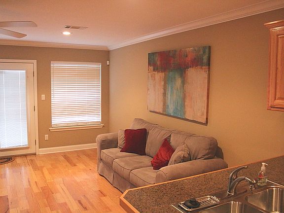 5th image of 188 Villa Pointe Blvd APT B