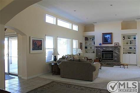 Living Room w/ Gas Fireplace