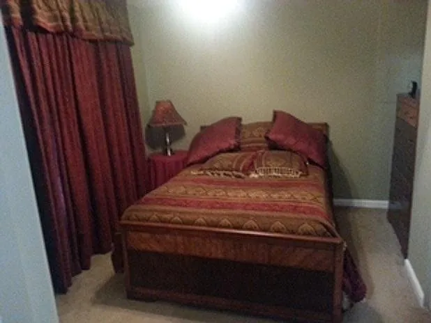 Bedroom 4 / Basement