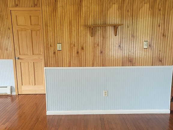 5th image of 14412 Main St #2