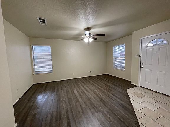 4th image of 121 Cambridge Dr APT 1