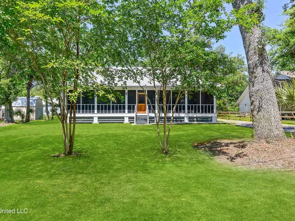 245 Ballentine St, Bay Saint Louis, MS 39520