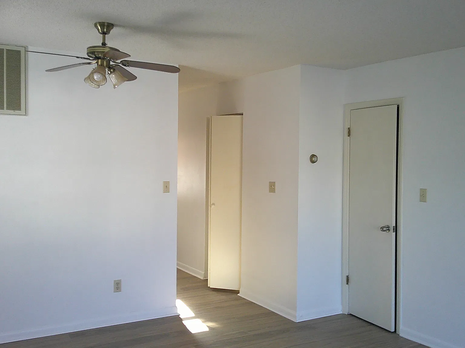 2 bed, 1.5 bath, $1,000 — Photo 3