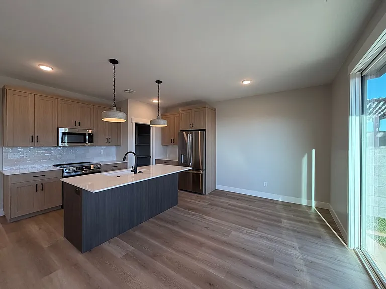 608 E Hemsworth Ln — Photo 11