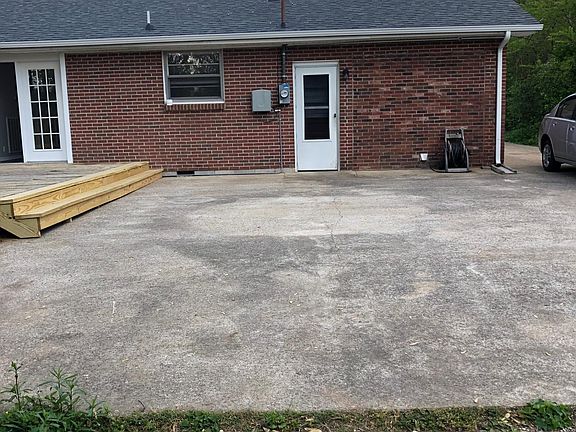 2nd image of 310 Hilldale Ln