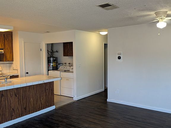 3rd image of 2601 Hampton Ln