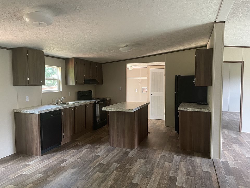 1st image of 326 Oak Leaf Cir