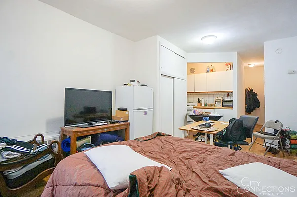 Rented by City Connections Realty | media 18