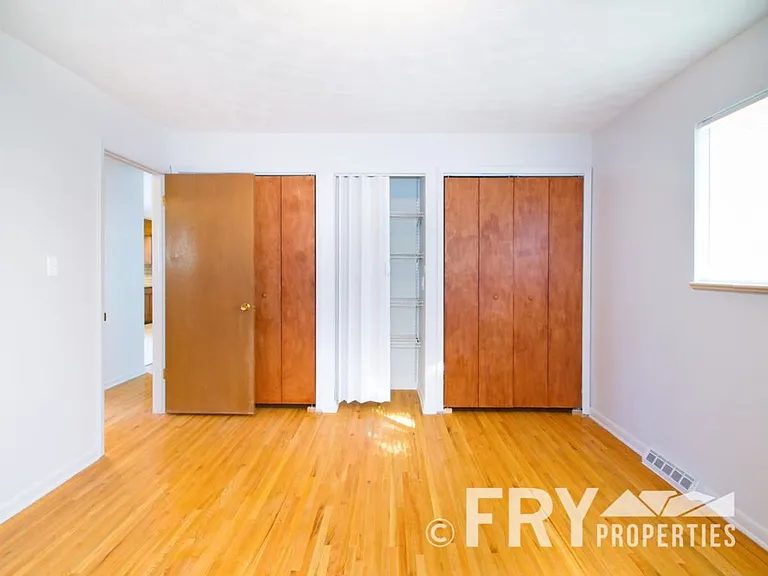 941 W 79th Pl — Photo 14