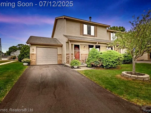 249 Wind Way Dr #9, Walled Lake, MI 48390