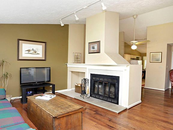 4th image of 3997 Forest Green Dr