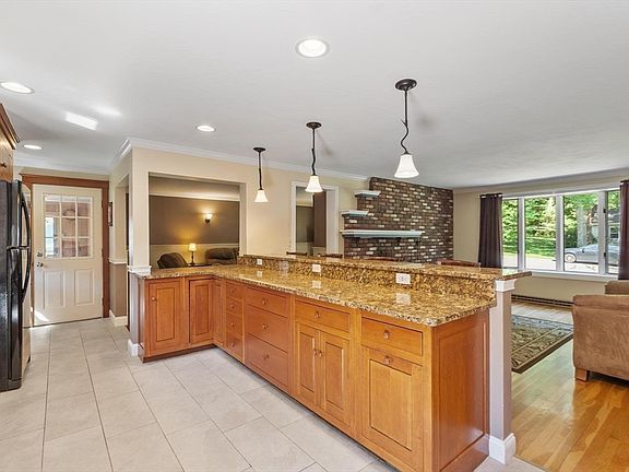 4th image of 89 Stony Brook Rd