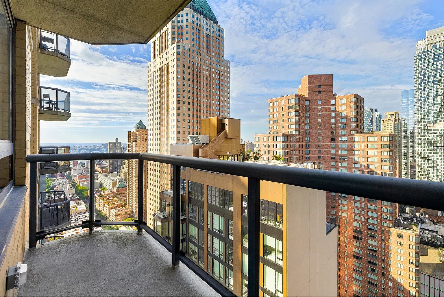 235 West 48th Street — Photo 3