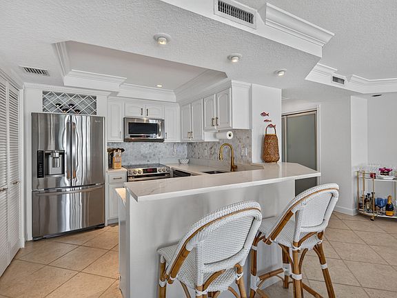 4th image of 151 NE 16th Avenue #278