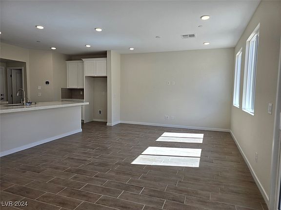 5th image of 10631 Deibel Ave