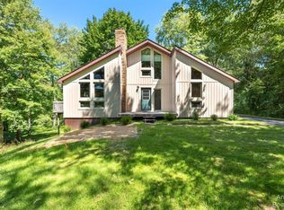 2621 Simpson Dr, Chelsea, MI 48118