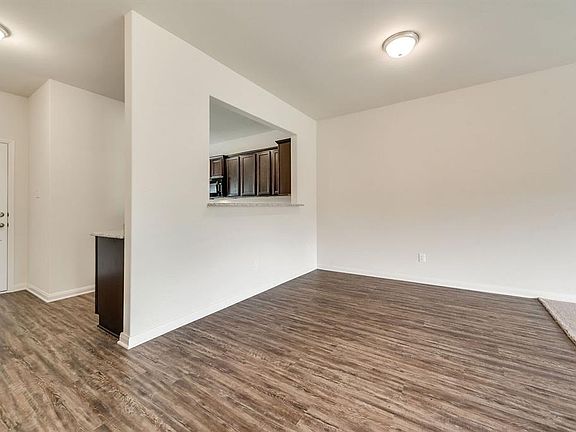 4th image of 3014 Hereford Dr