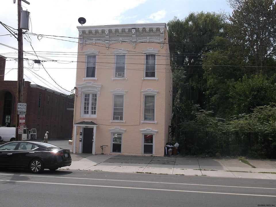 2nd image of 502 Clinton Ave