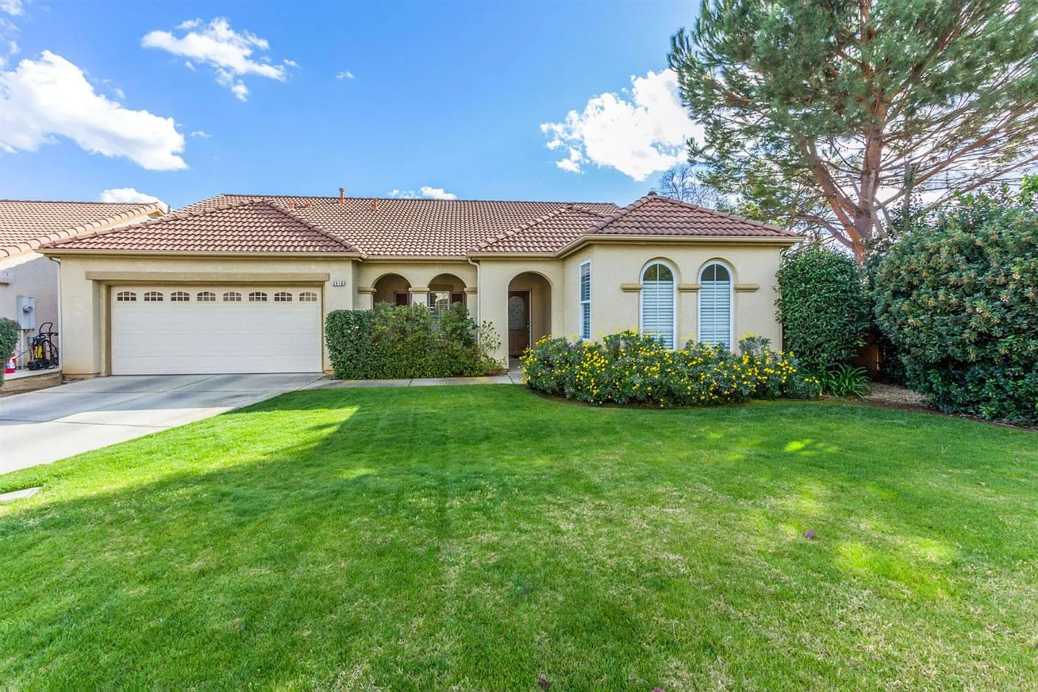2416 E Marquise Ct photo 1