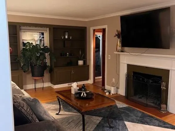 28 Chelmsford Rd, Rochester, NY 14618