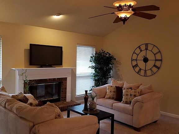 3rd image of 375 Arbor Glen Dr