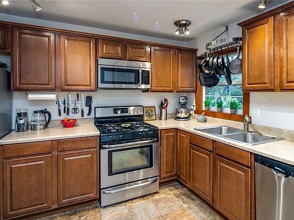 4th image of 3716 Lakeway Dr